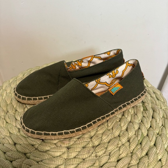 Ubuntu Classic Safari Green Canvas Slip On Handmade Flat Espadrilles NWOB - Picture 5 of 11